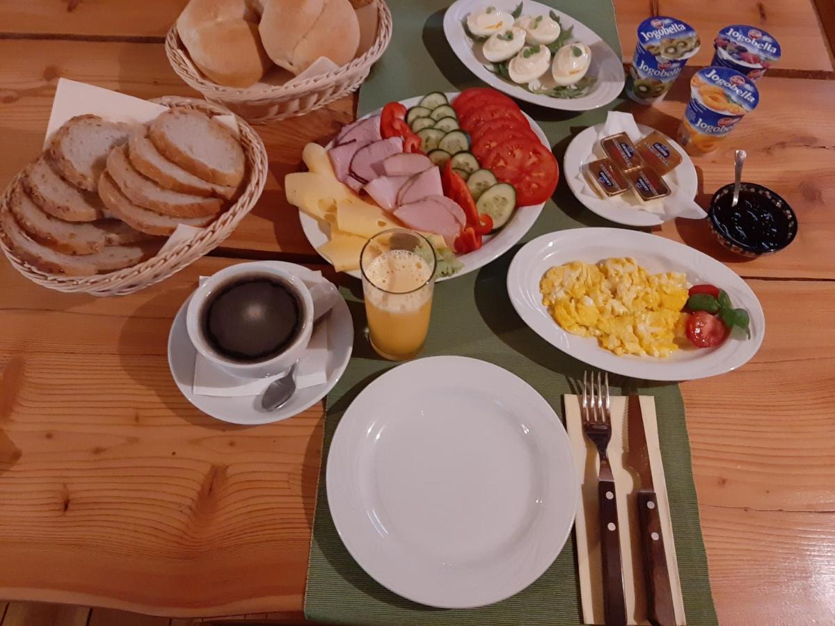 ホテル Pod Koziorozcami Trzebiechow エクステリア 写真